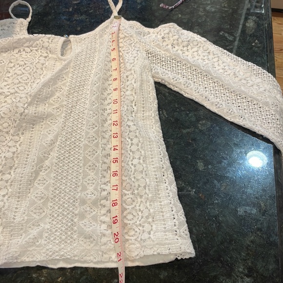 White cold shoulder top - Picture 9 of 10